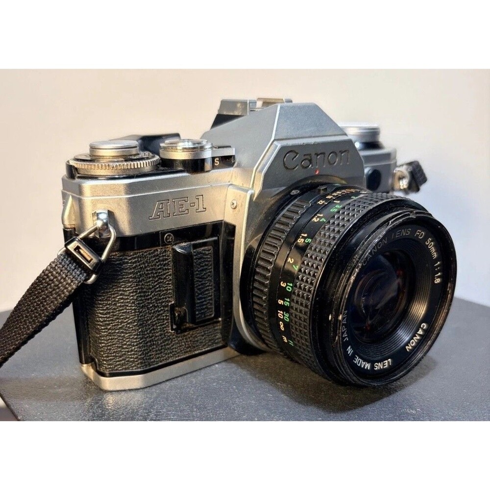 Canon AE-1 35mm SLR Film Camera W/50mm 1:1.8 Lens w/New Battery *Tested* READ